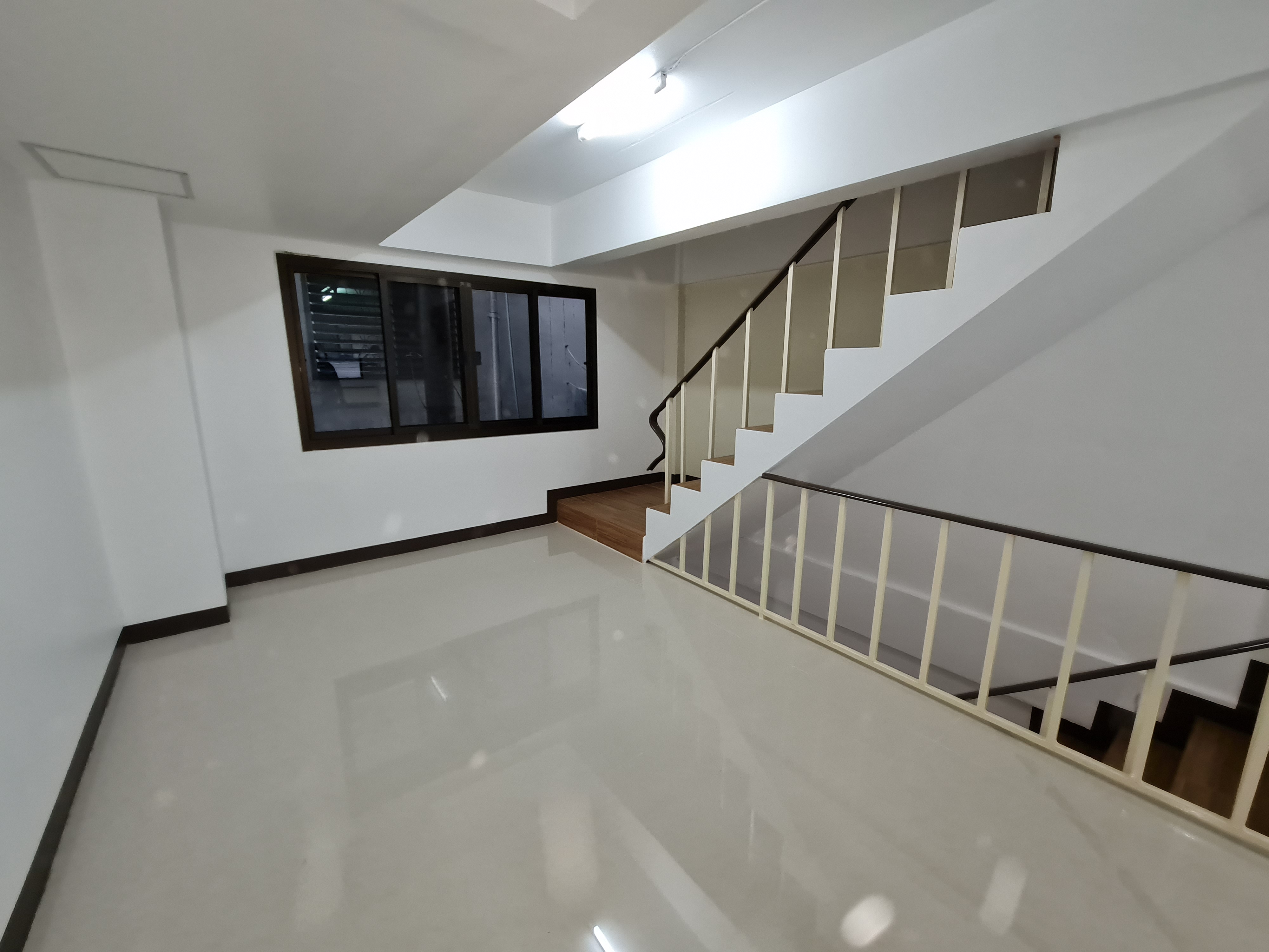 RealEstate905-17